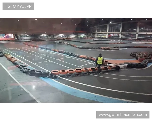 赛车大雨中赛道漂移，技术难度拉满